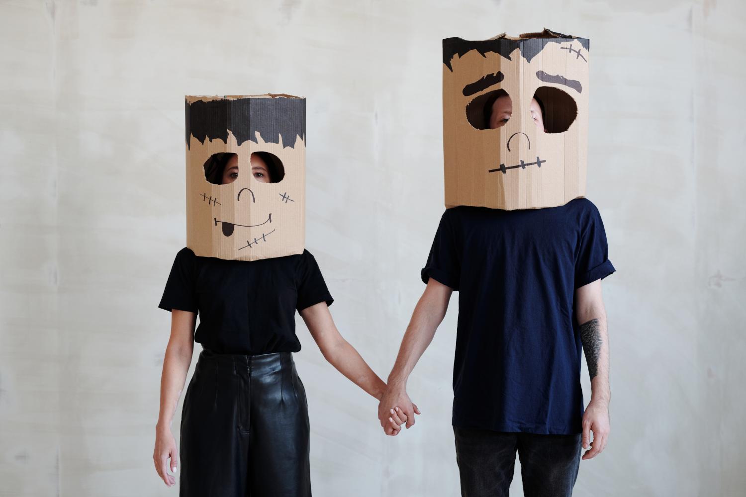 couple with masks 